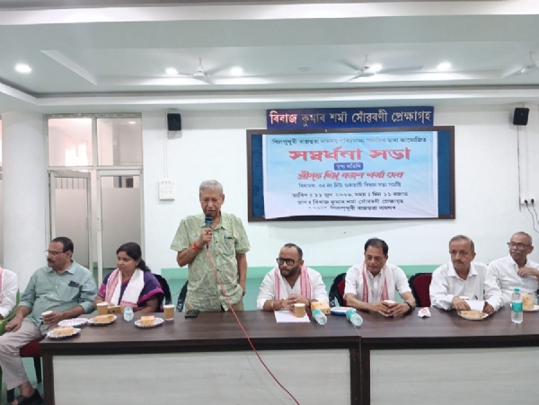 विधायक दिप्लुरंजन शर्मा को सम्मानित किए जाने की तस्वीर। विधायक दिप्लुरंजन शर्मा को सम्मानित किए जाने की तस्वीर।