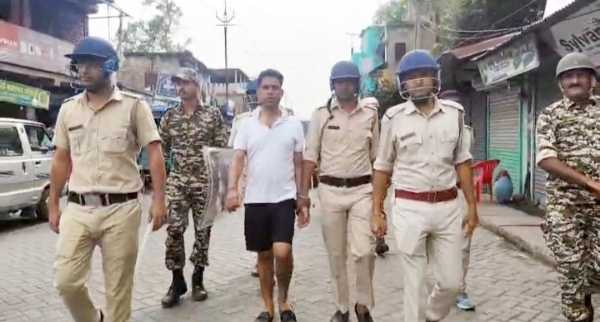 जहांगीर खान को देअर जाती पुलिस जहांगीर खान को देअर जाती पुलिस