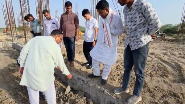 फालतू की बकवास मत करो...घटिया निर्माण देख विधायक ने मौके पर रुकवाया काम 4.16 करोड़ के पशु चिकित्सालय निर्माण में गुणवत्ता पर सवाल फालतू की बकवास मत करो...घटिया निर्माण देख विधायक ने मौके पर रुकवाया काम 4.16 करोड़ के पशु चिकित्सालय निर्माण में गुणवत्ता पर सवाल