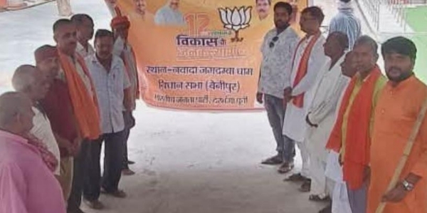 दरभंगा: नवादा धाम दुर्गा मंदिर परिसर में भाजपा कार्यकर्ताओं ने चलाया स्वच्छता अभियान।