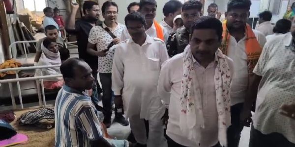 पूर्व मंत्री ने फूलो-झानो मेडिकल कॉलेज अस्पताल का किया निरीक्षण