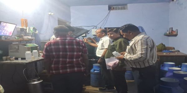मिलावटखोरों पर सख्ती:  खाद्य सुरक्षा विभाग टीम  ने जयपुर की डेयरियों पर मारे छापे