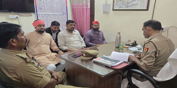 सपा मुखिया और उनकी बेटी पर अभद्र टिप्पणी पर काार्रवाई की मांग