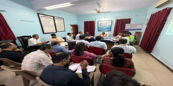 सागरः अपैक्स बैंक प्रशासक ने ली सागर संभाग के जिला सहकारी केंद्रीय बैंकों की समीक्षा बैठक