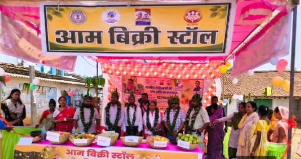 स्टॉल का उद्घाटन जिला परिषद सदस्य जोसफिन हंमसाय, प्रखंड विकास पदाधिकारी भीष्म कुमार तथा बंदगांव पंचायत के मुखिया ने संयुक्त रूप से फीता काटकर किया