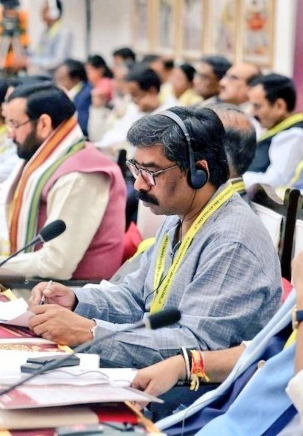 बैठक में मुख्यमंत्री सहित अन्य बैठक में मुख्यमंत्री सहित अन्य