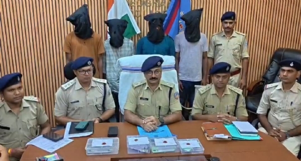 देवघर पुलिस की बड़ी कार्रवाई, चार साइबर अपराधी गिरफ्तार देवघर पुलिस की बड़ी कार्रवाई, चार साइबर अपराधी गिरफ्तार