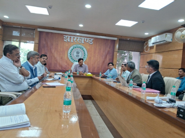 बैठक में अजय सिंह सहित अन्य बैठक में अजय सिंह सहित अन्य