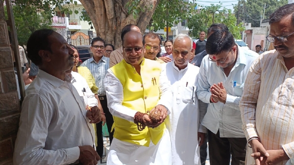 भूमि पूजन के दौरान लिया गया छायाचित्र