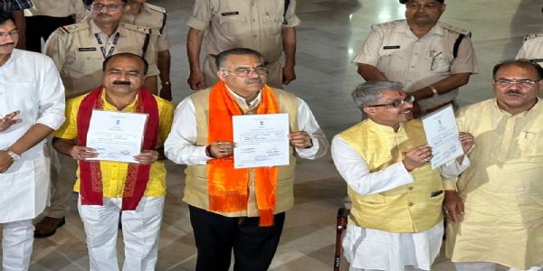निर्वाचन प्रमाण पत्र मिलने के बाद विधानसभा में भाजपा के तीनों उम्मीदवार निर्वाचन प्रमाण पत्र मिलने के बाद विधानसभा में भाजपा के तीनों उम्मीदवार