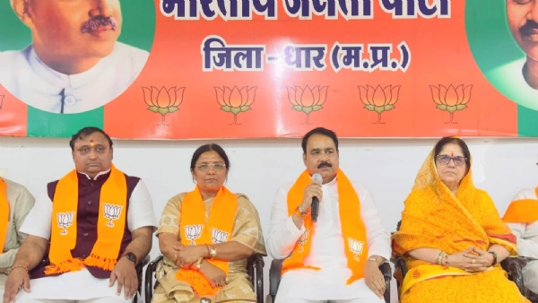 Sambhag prabhari sambodhit karte hue Sambhag prabhari sambodhit karte hue