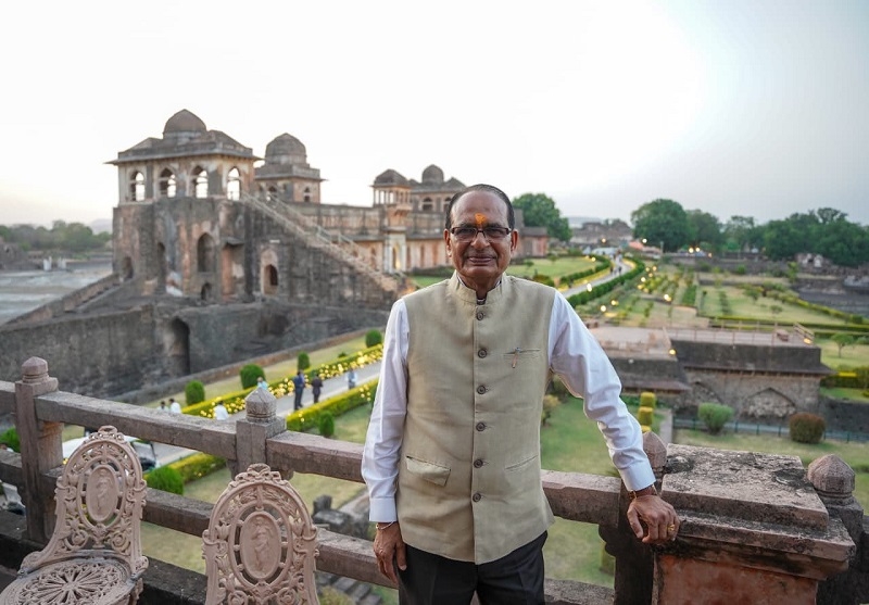 ब्रिक्स देशों के प्रतिनिधियों के साथ मांडू पहुंचे शिवराज सिंह चौहान ब्रिक्स देशों के प्रतिनिधियों के साथ मांडू पहुंचे शिवराज सिंह चौहान