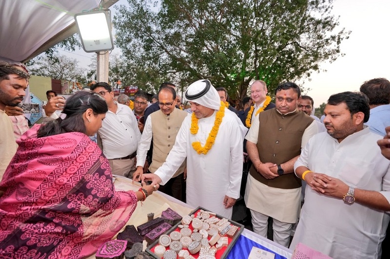 ब्रिक्स देशों के प्रतिनिधियों ने मांडू में बाग प्रिंट का किया अवलोकन ब्रिक्स देशों के प्रतिनिधियों ने मांडू में बाग प्रिंट का किया अवलोकन