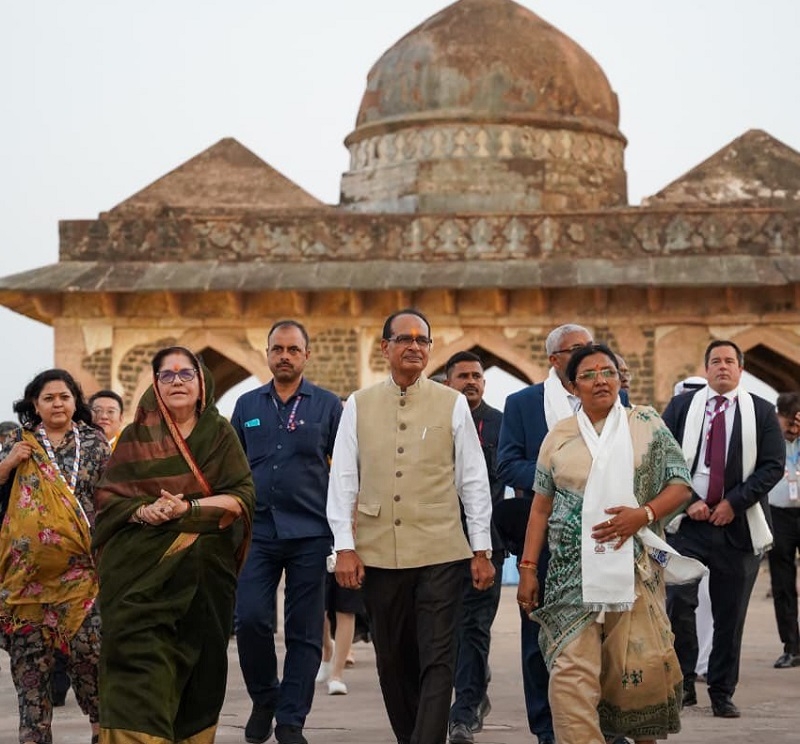 ब्रिक्स देशों के प्रतिनिधियों ने किया ऐतिहासिक नगर मांडू का भ्रमण ब्रिक्स देशों के प्रतिनिधियों ने किया ऐतिहासिक नगर मांडू का भ्रमण
