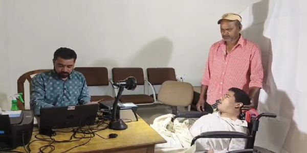 दिव्यांग सहित 65 लोगों के बने आधार कार्ड, सरकारी योजनाओं से जुड़ने का खुला रास्ता