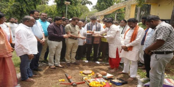 हाईमास्ट लाइट से शहीद पार्क चौक एवं चौपाटी में रौनक बढ़ेगी : किरण देव
