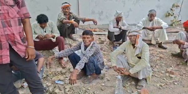 रात में छत से गिरकर मजदूर की मौत