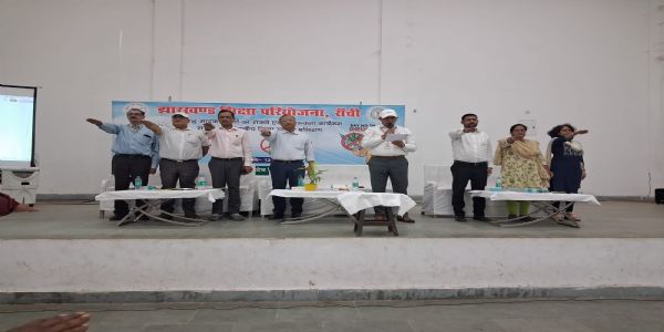प्राचार्य और शिक्षक स्कूलों में चलाएं नशे के खिलाफ जागरूकता गतिविधियां : डीईओ