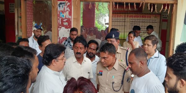 गौमांस बरामदगी मामले में हिंदू जागरण मंच का प्रदर्शन, 24 घंटे में गिरफ्तारी की मांग