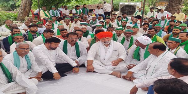 अपनी जमीन बचाने के लिए संघर्ष करें किसान : राकेश टिकैत