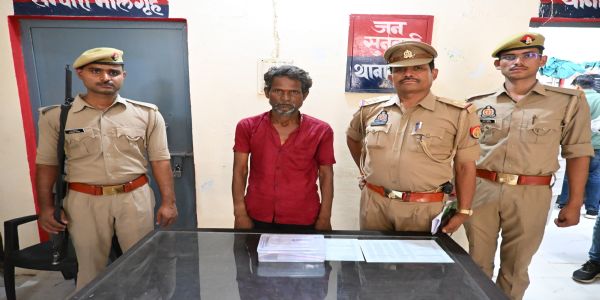 प्रेम विवाह का खौफनाक अंजाम, थाना के अंदर माता-पिता ने चाकू से गोदकर की बेटी की हत्या