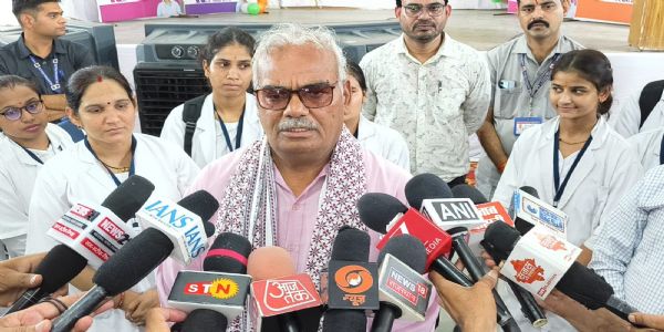 पंचायती राज मंत्री का बड़ा एक्शन, बीडीओ निलंबित, 11 ग्राम विकास अधिकारी सस्पेंड