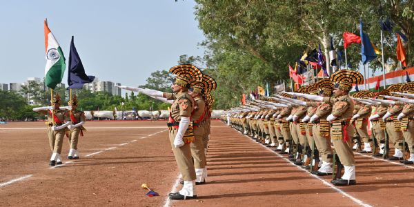 जबलपुर में 101वीं दीक्षांत परेड सम्पन्न, 221 नव आरक्षकों ने किया शानदार मार्च-पास्ट
