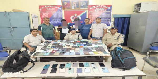 वनांचल एक्सप्रेस से 58.95 लाख रुपये मूल्य के 174 संदिग्ध चोरी के मोबाइल फोन बरामद