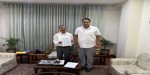 सांसद अनुराग शर्मा ने मुख्यमंत्री के समक्ष उठाया चढ़ियार अस्पताल में डॉक्टरों की कमी का मुद्दा