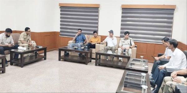 इंदौरः संभागायुक्त ने ओंकारेश्वर में राष्ट्रपति के भ्रमण कार्यक्रम की तैयारियों का लिया जायजा