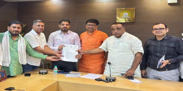 लंबित नामांतरण प्रकरणों और जनसमस्याओं का जल्द हो निस्तारण : अरुण पाठक