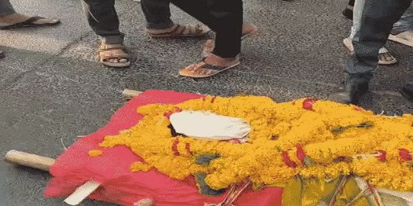 इंदौर में 12वीं की छात्रा के सुसाइड के बाद हंगामा, परिजनों ने युवक पर प्रताड़ना का लगाया आरोप