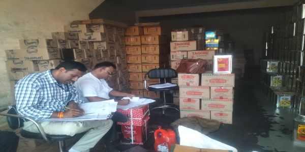 मुहाना मंडी में 3640 किलो सरसों तेल सीज, मिलावट की आशंका पर कार्रवाई
