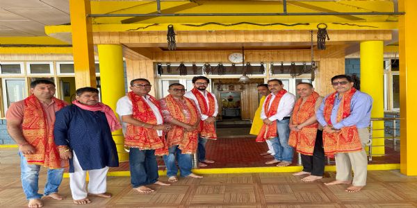 भाारत अफगान मैच से पहले भगवान इन्द्रूनाग के दरबार पहुंचे सांसद अनुराग ठाकुर और एचपीसीए पदाधिकारी