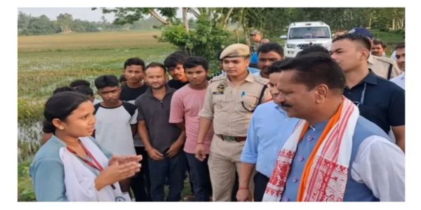 धुबड़ी में भारत-बांग्लादेश सीमा की स्थिति का जायजा लेने पहुंचे अशोक सिंघल, अवैध गतिविधियों पर दी कड़ी चेतावनी