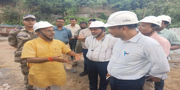 पीडब्ल्यूडी मंत्री अजय कुमार पोद्दार ने इंस्टीट्यूट ऑफ न्यूरोसाइंसेस निर्माणाधीन परियोजना का किया निरीक्षण