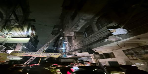 जिस इमारत में आग लगी उसकी (फाेटाे)
