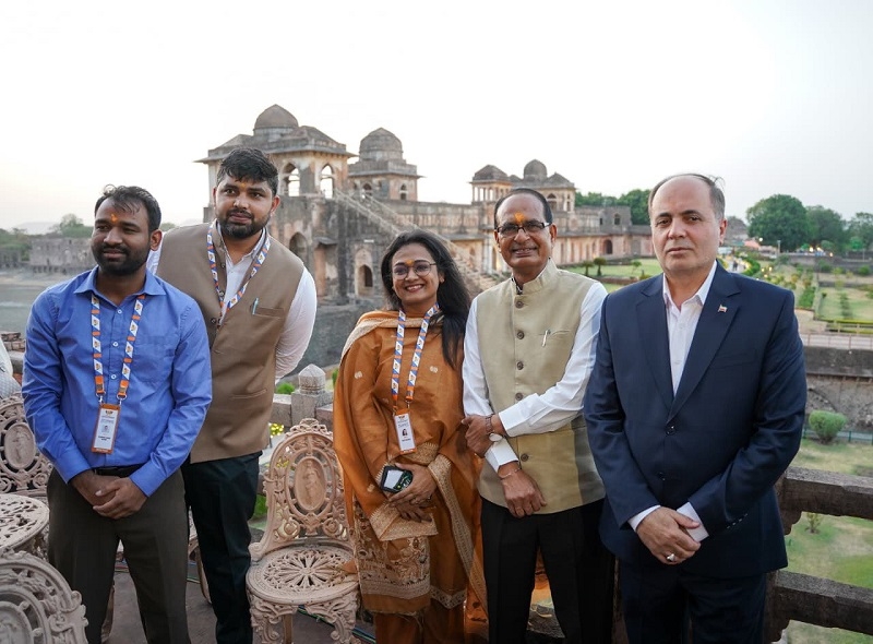 ब्रिक्स देशों के प्रतिनिधियों ने किया ऐतिहासिक नगर मांडू का भ्रमण ब्रिक्स देशों के प्रतिनिधियों ने किया ऐतिहासिक नगर मांडू का भ्रमण