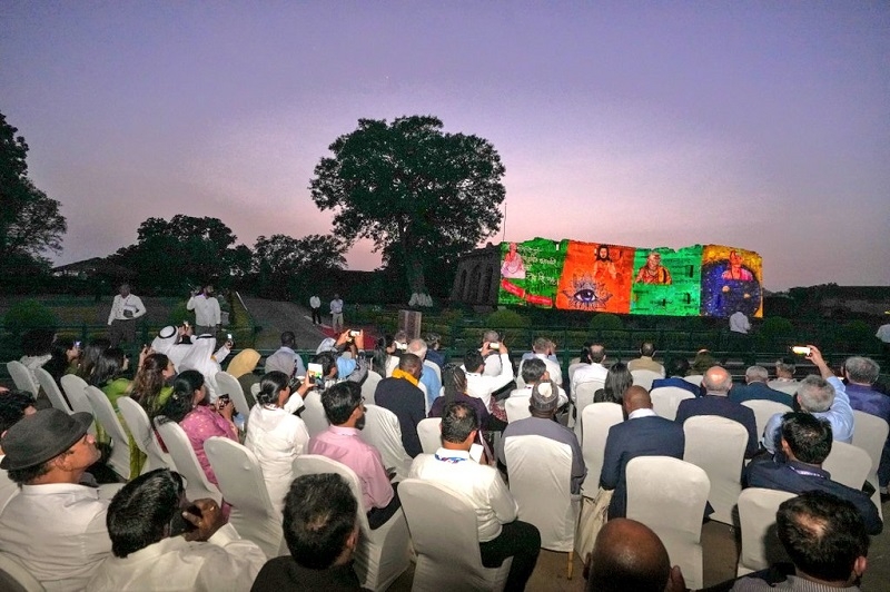 ब्रिक्स देशों के प्रतिनिधियों ने किया ऐतिहासिक नगर मांडू का भ्रमण ब्रिक्स देशों के प्रतिनिधियों ने किया ऐतिहासिक नगर मांडू का भ्रमण