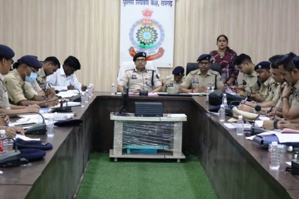 वरिष्ठ पुलिस अधीक्षक ने ली अपराध समीक्षा बैठक वरिष्ठ पुलिस अधीक्षक ने ली अपराध समीक्षा बैठक