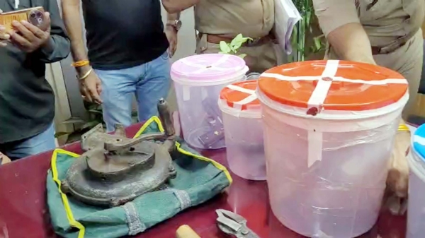 गुरुग्राम क्राइम ब्रांच द्वारा अवैध हथियार की फैक्ट्री से पकड़ा गया सामान। गुरुग्राम क्राइम ब्रांच द्वारा अवैध हथियार की फैक्ट्री से पकड़ा गया सामान।