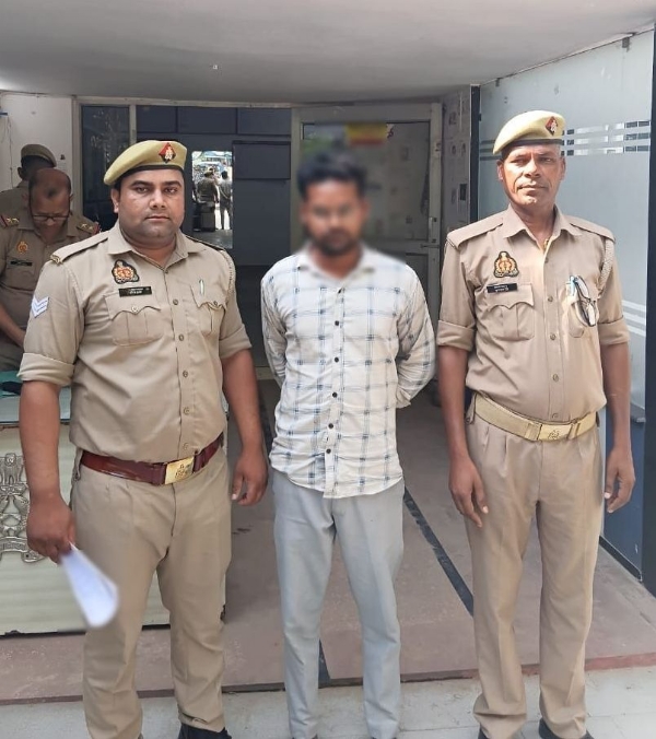 युवती से दुष्कर्म करने का आरोपित आकाश पुलिस गिरफ्त में। युवती से दुष्कर्म करने का आरोपित आकाश पुलिस गिरफ्त में।