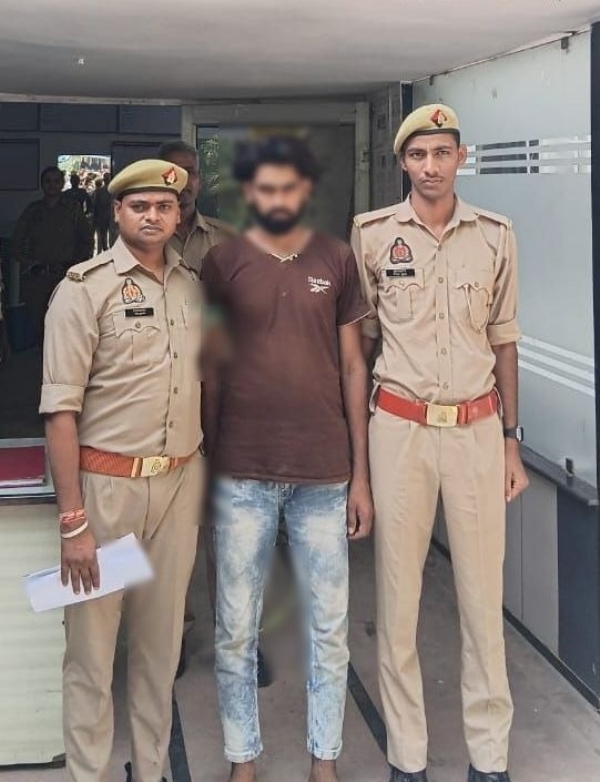 महिला का शारीरिक शोषण कर अश्लील वीडियो बनाने का आरोपित इरफान पुलिस गिरफ्त में। महिला का शारीरिक शोषण कर अश्लील वीडियो बनाने का आरोपित इरफान पुलिस गिरफ्त में।