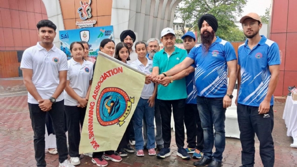79वीं सीनियर नेशनल एक्वाटिक चैंपियनशिप के लिए जम्मू-कश्मीर तैराकी टीम रवाना 79वीं सीनियर नेशनल एक्वाटिक चैंपियनशिप के लिए जम्मू-कश्मीर तैराकी टीम रवाना