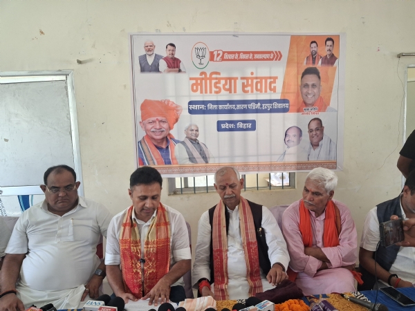 जलालपुर में भाजपा का मीडिया संवाद कार्यक्रम में मोदी सरकार के 12 वर्षों के विकास कार्यों पर हुआ चर्चा जलालपुर में भाजपा का मीडिया संवाद कार्यक्रम में मोदी सरकार के 12 वर्षों के विकास कार्यों पर हुआ चर्चा