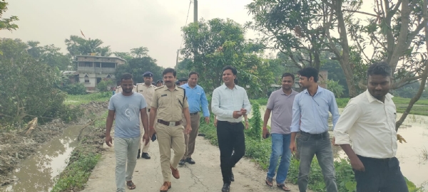 अररिया फोटो:एसडीएम एसडीपीओ सहित अधिकारी निरीक्षण करते