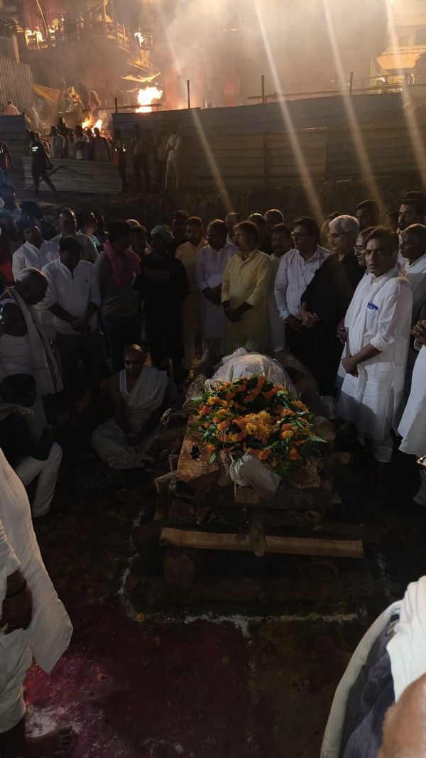 अंतरराष्ट्रीय निशानेबाज जसपाल राणा का मणिकर्णिकाघाट पर अन्तिम संस्कार अंतरराष्ट्रीय निशानेबाज जसपाल राणा का मणिकर्णिकाघाट पर अन्तिम संस्कार