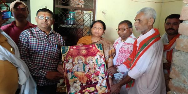 औरैया : राज्यसभा सांसद गीता शाक्य ने ग्रामीणों को कंचौसी रेलवे क्रॉसिंग पर अंडरपास बनवाने का दिया आश्वासन
