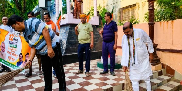 मोदी सरकार के 12 साल बेमिसाल कार्यक्रम के तहत युवा मोर्चा ने चलाया स्वच्छता अभियान