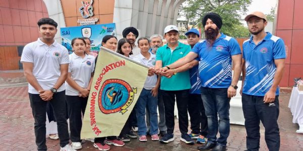 79वीं सीनियर नेशनल एक्वाटिक चैंपियनशिप के लिए जम्मू-कश्मीर तैराकी टीम रवाना